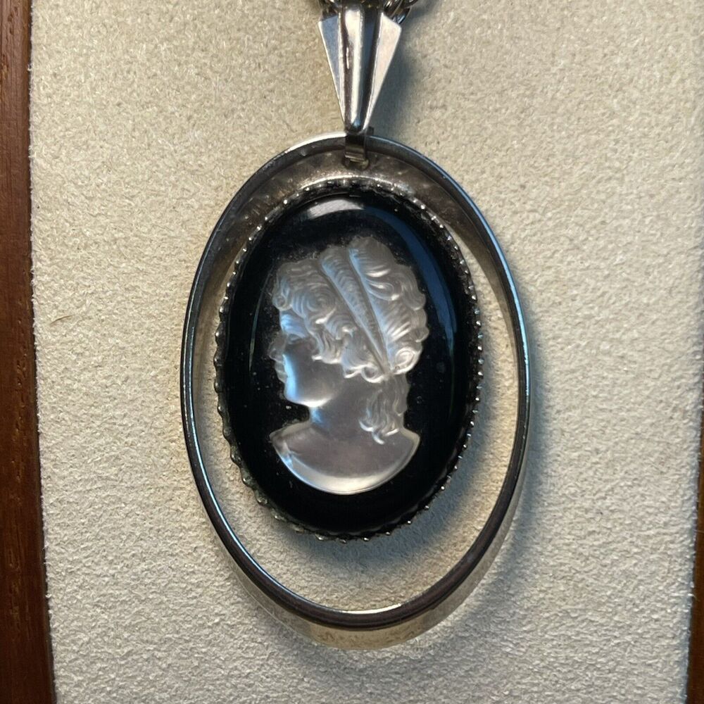 Vtg Iridescent Frosted Glass Cameo Pendant Necklace Silver Tone 24” Rope Chain - Picture 3 of 7